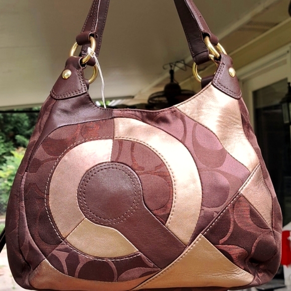 🎁 New Coach Limited Edition Signature Shoulder Bag NewExcellent Condition - Picture 3 of 12